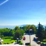 Bare * Кастав
