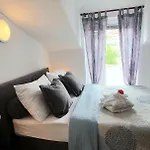 Bare * Кастав
