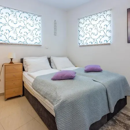 Bare - Sea View & Private Parking *