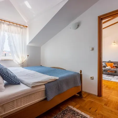 Bare Apartment *