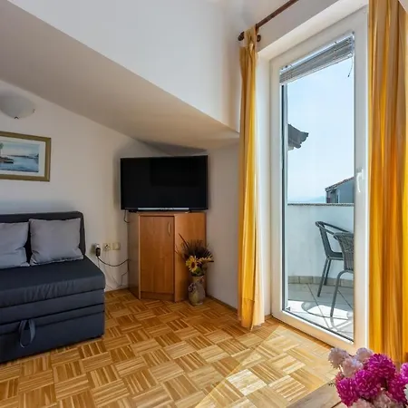 Bare Apartment *