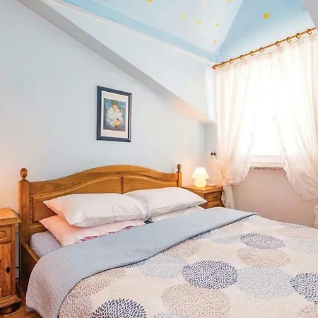 Bare Apartment *