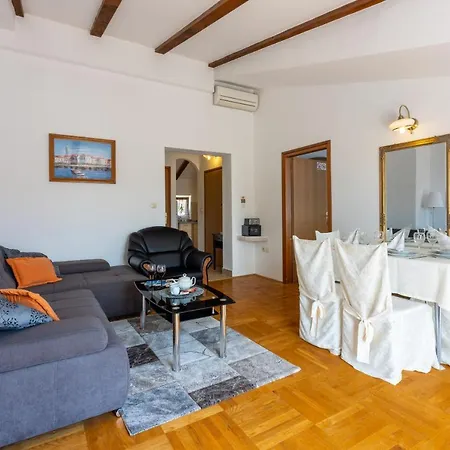 Bare Apartament *