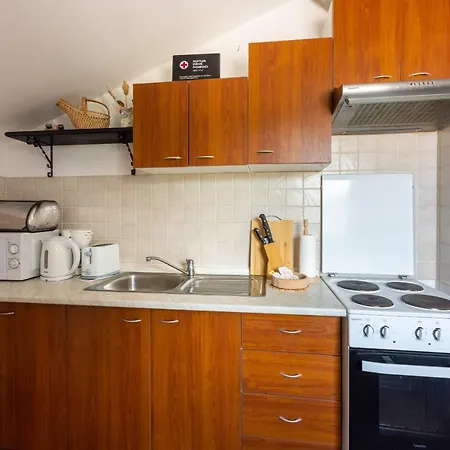 Apartment Bare