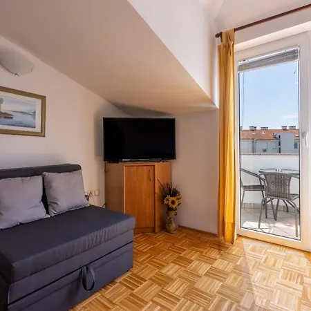 Apartment Bare *