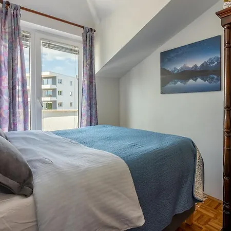 Bare Apartment *