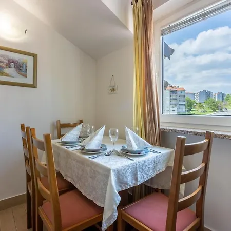 Bare Apartment
